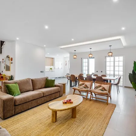 Mae Joana Pool&beach فيلة