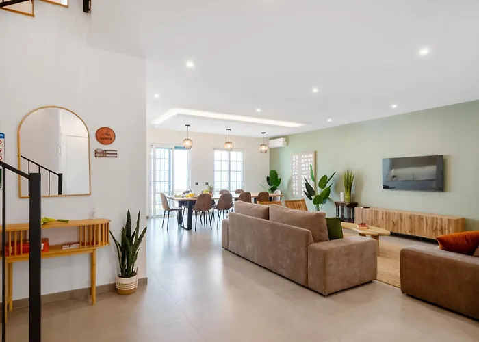 Mae Joana Pool&beach Vila Faro